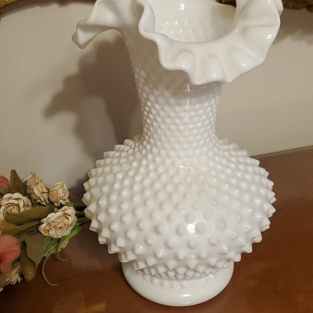 Fenton White Milk Glass Ruffle Hobnail Vase - Picture 10 of 15